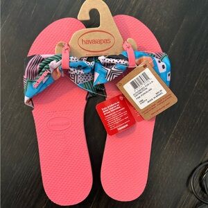 NWT Havaianas sandals size 7/8W